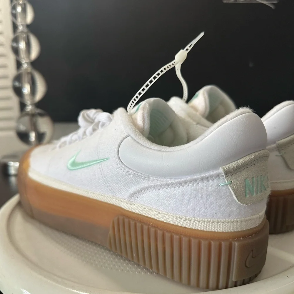 🆕Nike Court Legacy Lift sneakers
